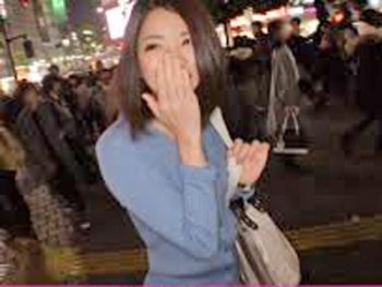 どう見ても20代の綺麗な若奥様がナンパで大量潮吹きFUCK素人人妻のエロ動画