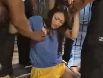 突然の拉致→集団中出しレイプ展開に泣き叫ぶお姉さん素人お姉さん中出し顔射レイプ乱交のエロ動画