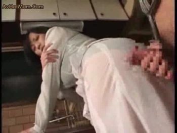 母親の桃尻に発情した息子がこすりつけオナニーｗｗ人妻ぶっかけ近親相姦オナニーのアダルト動画