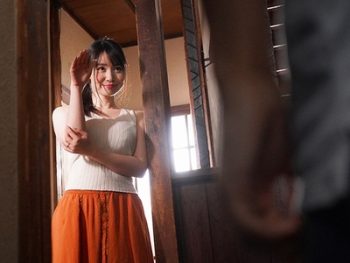 親の都合で電波の入らないド田舎へ→隣に住む美人妻が性欲を持て余して都会の若チンポにむしゃぶり付く！巨乳痴女人妻夢乃あいかのアダルト動画