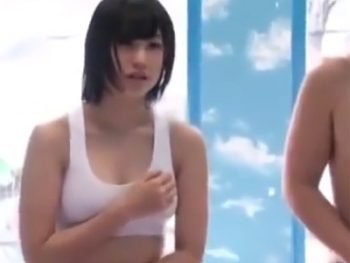 友達男女でローションマッサ→挿入我慢できないどころか抜くの間に合わず中出しｗ素人痴女盗撮のアダルト動画