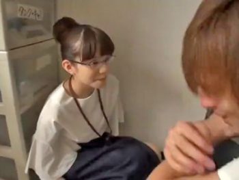 超絶恥ずかしがり屋なSOD女子社員が度胸をつけるハメ撮りパコ素人お姉さんOLのエッチ動画