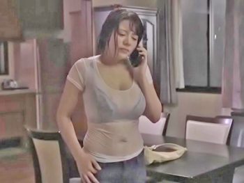 不意な豪雨でビショビショに濡れた透けた息子の嫁さんに爆発して…巨乳人妻近親相姦のエロ動画