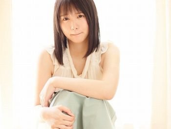 19歳の現役女子大生、現代にまだこんなウブな子が残っていたかと思うほどの少女がAVデビュー！美少女デビュー作小倉七海のアダルト動画