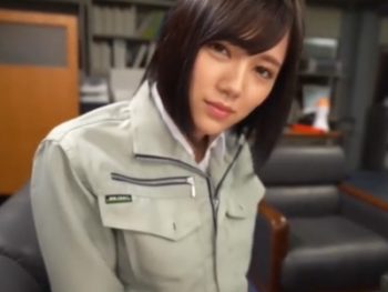 普段は厳しい美人な現場監督に誘惑され事務所で着衣パコ美少女痴女コスプレ顔射の無料アダルト動画