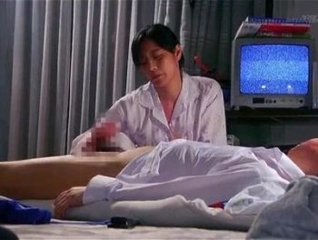 まだ子供部屋で生活してる親離れできない息子が何発も母親に！痴女人妻近親相姦のアダルト動画