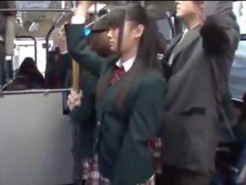バス内でリーマンを誘惑し中出しザーメンに大満足な激カワJK女子校生美少女痴女中出し痴漢のアダルト動画