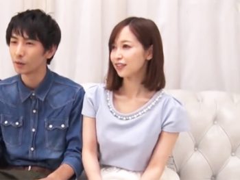 美人妻が旦那の前で喘ぎまくる→罪悪感よりも快楽を求めて他棒で逝っちゃう巨乳妻達！巨乳人妻中出しのアダルト動画