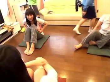 リアルにヨガ教室に通う巨乳妻がマセガキ共にオモチャにされ集団輪姦！巨乳人妻3P乱交のアダルト動画