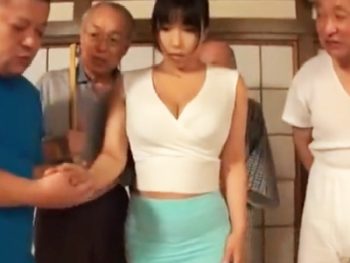 種無し旦那のせいでキモいおっさん達と子作りさせられる巨乳妻巨乳人妻中出しのエロ動画