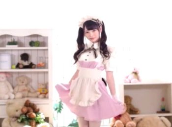 まるで人形のようなロリメイドが主人のために一生懸命主観で抜いてくれるハーレムSEX美少女ロリコスプレ跡美しゅりのAV無料動画