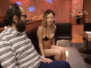 キモメンのくっさいザーメンを何発もごっくんする痴女ギャルギャル痴女顔射フェラの無料エロ動画