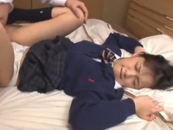 後輩に頼まれてパコ許したら中出しされちゃったJK素人女子校生美少女童貞中出しの無料AV動画