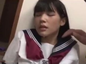 業者のフリをして家に侵入してきた鬼畜男にレイプ中出しされてしまう美少女JK娘女子校生美少女...