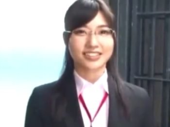 市川まさみが激しいイラマチオでヨダレを垂らしながら悶えまくりｗお姉さんOLめがねイラマチオ市川まさみのアダルト動画