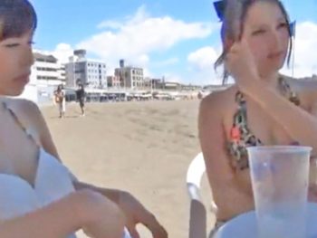 海ナンパしたノリの軽いビキニギャルたちが誘われるまま乱交パコ巨乳素人ギャル中出しナンパ乱交のアダルトエロ動画