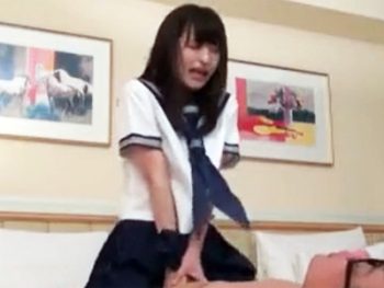子宮まで届くチンポに跨り腰振りに夢中の円光JKｗ女子校生美少女ハメ撮りのAV無料動画