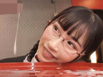 ザーメンが大好きな美少女の精子愛にまみれた242発ごっくんファック！美少女コスプレめがね顔...