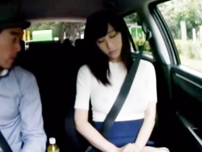 上着脱いだら乳首勃起してるノーブラな後輩の誘惑に耐えられずパコ巨乳お姉さんパイズリのアダル...