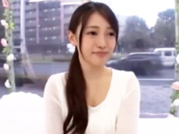 昼の時間を持て余す清楚妻が巨根メガチンポと不倫セックス！素人痴女人妻中出しハメ撮りナンパのアダルト動画