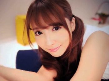 マン汁まみれのマンコに休む間もなくねじ込まれ鬼ピスで激イキ巨乳美少女顔射乱交のアダルトSEX動画