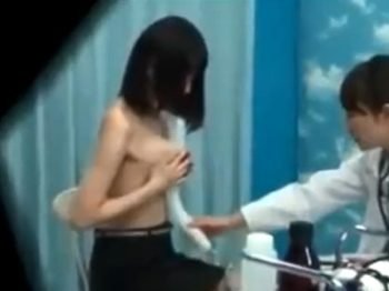 男の意思に乳を揉みくちゃにされて感じてしまったOL盗撮素人お姉さんOL盗撮マッサージのアダルト無料動画