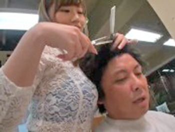 胸を押し当て髪もチンポもサッパリさせてくれる天使のような痴女美容師巨乳お姉さん痴女のエッチな動画