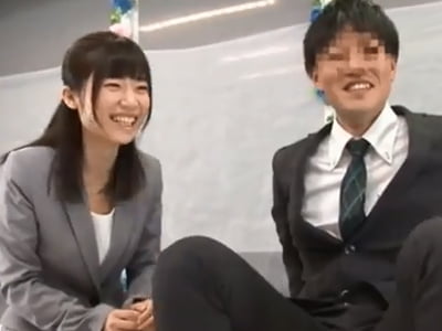 お金の誘惑に負けて部下の中出しザーメンを受け入れる先輩OL素人お姉さんOL中出し盗撮のアダルト動画