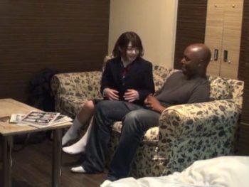 制服姿の童顔JKが黒人チンポで連続イキ→ハメ撮り映像流出女子校生美少女ハメ撮りのアダルト動画