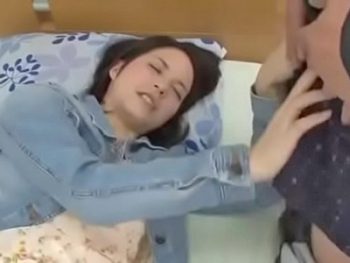 寝ぼけて彼氏の友達にご奉仕→気づいた後も流されセックスお姉さん痴女のアダルトエロ動画