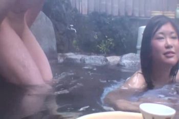 巨乳の淫乱お姉さんが出会いを求めて混浴風呂で男を誘惑！巨乳お姉さんハメ撮りの無料ポルノ動画