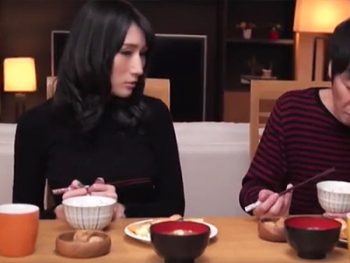 旦那と幸せに暮らしていた人妻お姉さんが義父に欲情されて挿入されるお姉さん人妻レイプのアダルト動画