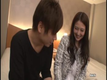 極上素人巨乳娘がイケメンチンポにハメ倒されて絶頂潮吹き！巨乳素人美少女潮吹きのセックスエロ動画