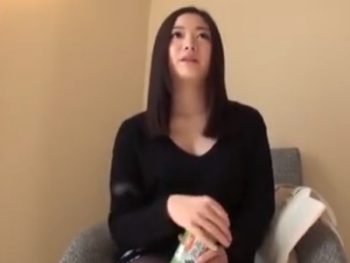 浮気セックス志願してきた素人妻に遠慮なく中出し素人人妻中出しのエロ動画