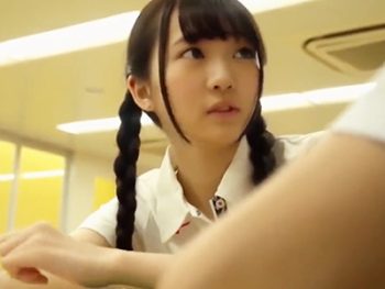可愛いマネージャーが放課後の教室で部員を慰めるご奉仕パコ女子校生美少女のエロ動画