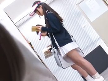 学校帰りの図書館で痴漢男に無理やりチンコをねじ込まれてレイプされる美少女巨乳女子校生美少女顔射レイプのエロ動画