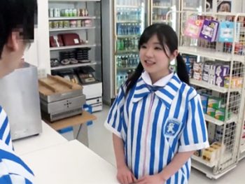 冴えないコンビニバイト男子にとって女の子とシフトインはまたとないチャンスｗ美少女コスプレのエロ動画