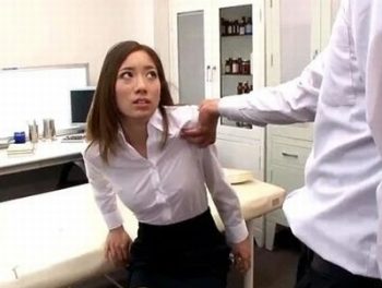 怯える女教師を服従させながら屈辱的な学校レイプ！痴女女教師レイプのアダルト動画