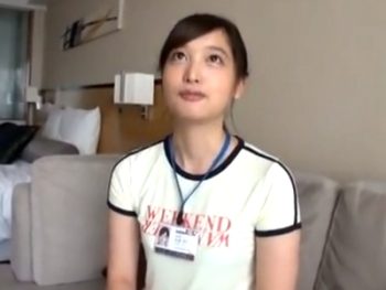 SOD新人22歳社員が企画ぐるみでイケメン男優に堕とされ…ガッツリAVデビュー！素人美少女ロリOLデビュー作のエロ動画