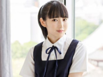 初心な反応がかわいい制服が似合う黒髪童顔女子とイチャイチャ顔射パコ美少女顔射のエロ動画
