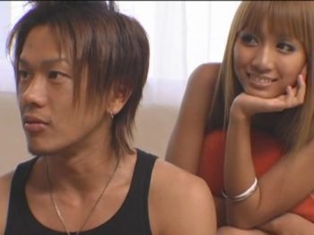 寂しがり屋な黒ギャルちゃんに彼氏が帰ってくる前に即効で抜いてもらった素人美少女ギャル手コキのエロ動画