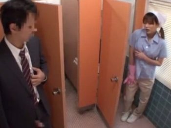 エレベーターに挟まって壁尻状態の制服JKのデカ尻をバック高速ピストン中出し！巨乳女子校生美少女中出しレイプのアダルト動画