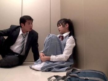 もしも顔見知りのOLやJKと長時間エレベーターで2人きりになったら…あなたは耐えられるか？...
