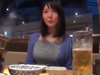 巨乳素人妻ナンパして家に連れ込み顔射パコ巨乳素人人妻顔射ハメ撮りナンパのアダルト動画