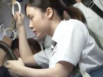 爆乳JKがバス内で痴漢魔に襲われ悶絶！巨乳女子校生美少女痴漢のアダルト動画