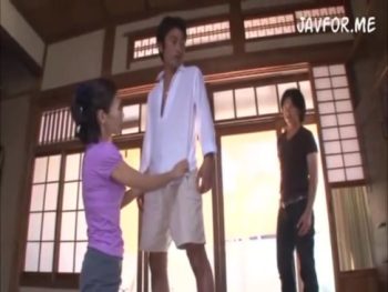 弟と嫁を手錠で繋ぎ嫌がる嫁を弟の目の前でガチレイプする鬼畜夫巨乳人妻熟女フェライラマチオレイプの無料エロ動画