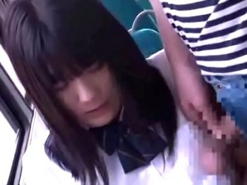 あまりの恐怖に声も出せないJK！大人しそうな女子校生たちがバス内で潮を吹かされぶっかけレイプ女子校生美少女レイプ潮吹き痴漢のアダルト動画