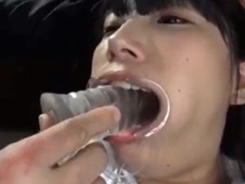 イラマ地獄！JKがむせ返ろうがお構いなし！喉奥に何度もザーメンを植え付ける連続フェラ女子校生フェライラマチオのアダルト動画