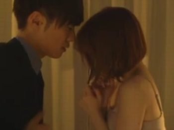 イケメンだらけの逆ハーレムな職場で2人のイケメンから好意をもたれツンデレな上司と激SEX巨乳OLのアダルト動画