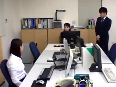 美人な上司OLにムラムラ→まだ仕事が残っているのにオフィスでガッツリパコ巨乳お姉さんOLの無料ポルノ動画